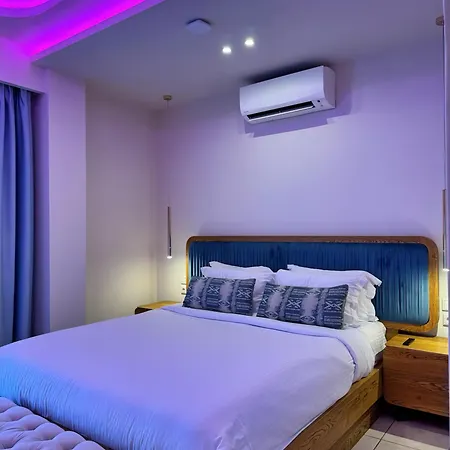 شقة 2 Bedroom Family Suite With Jacuzzi - 1 Minute Walk From The Beach Stómion