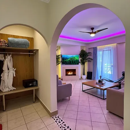 2 Bedroom Family Suite With Jacuzzi - 1 Minute Walk From The Beach *