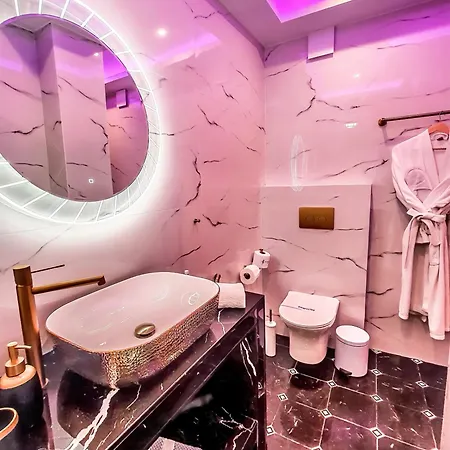 דירה 2 Bedroom Family Suite With Jacuzzi - 1 Minute Walk From The Beach *