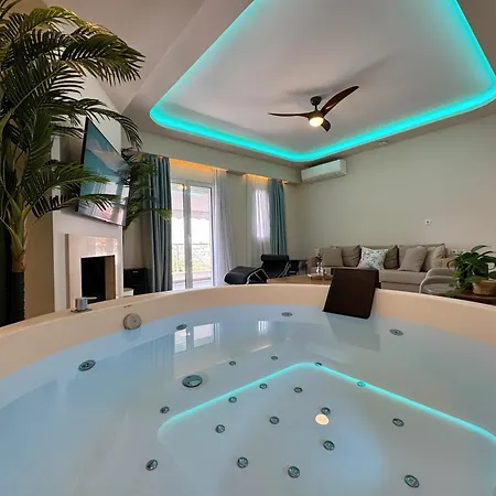 2 Bedroom Family Suite With Jacuzzi - 1 Minute Walk From The Beach Stómion